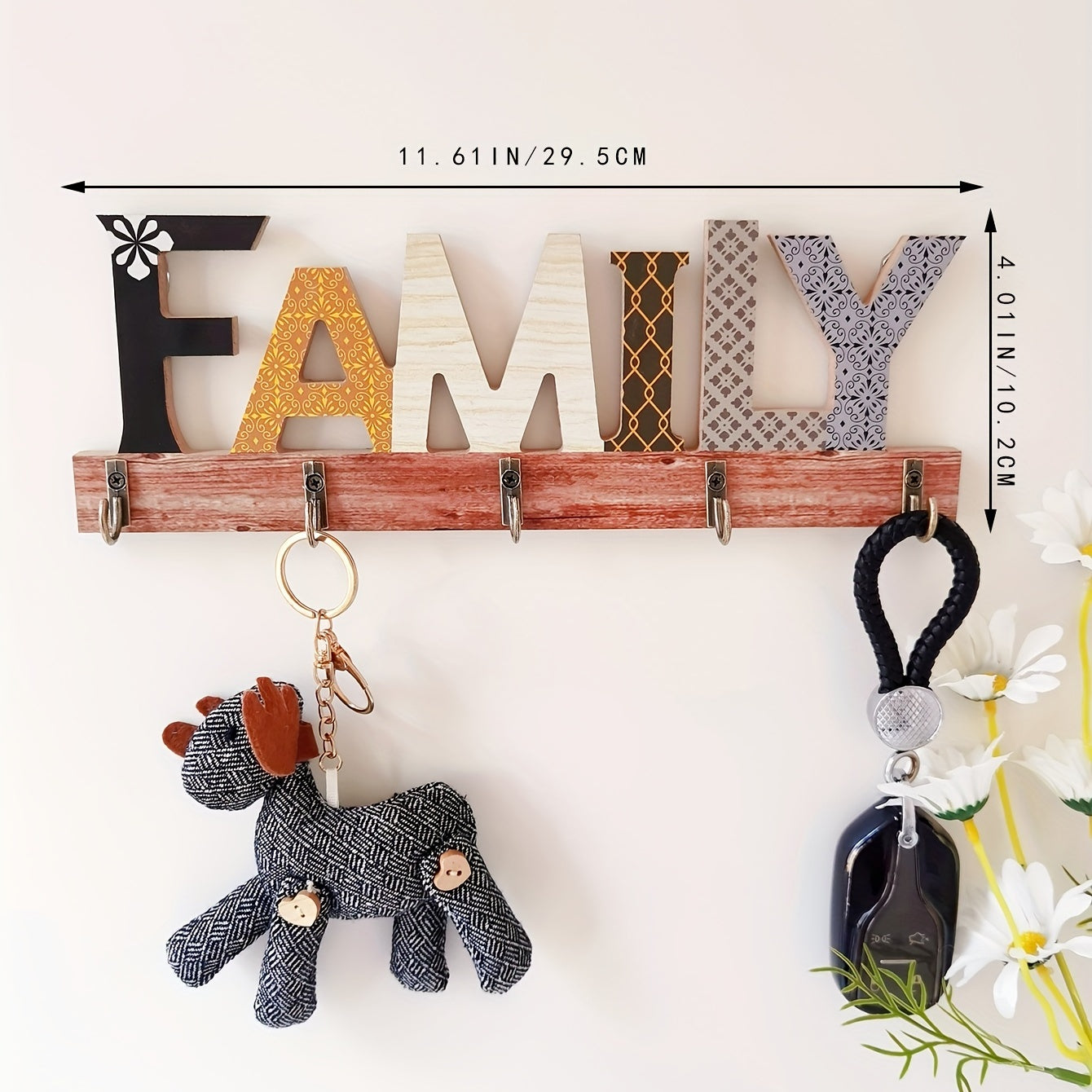 Decorative FAMILY wooden wall-mounted key holder with five metal hooks